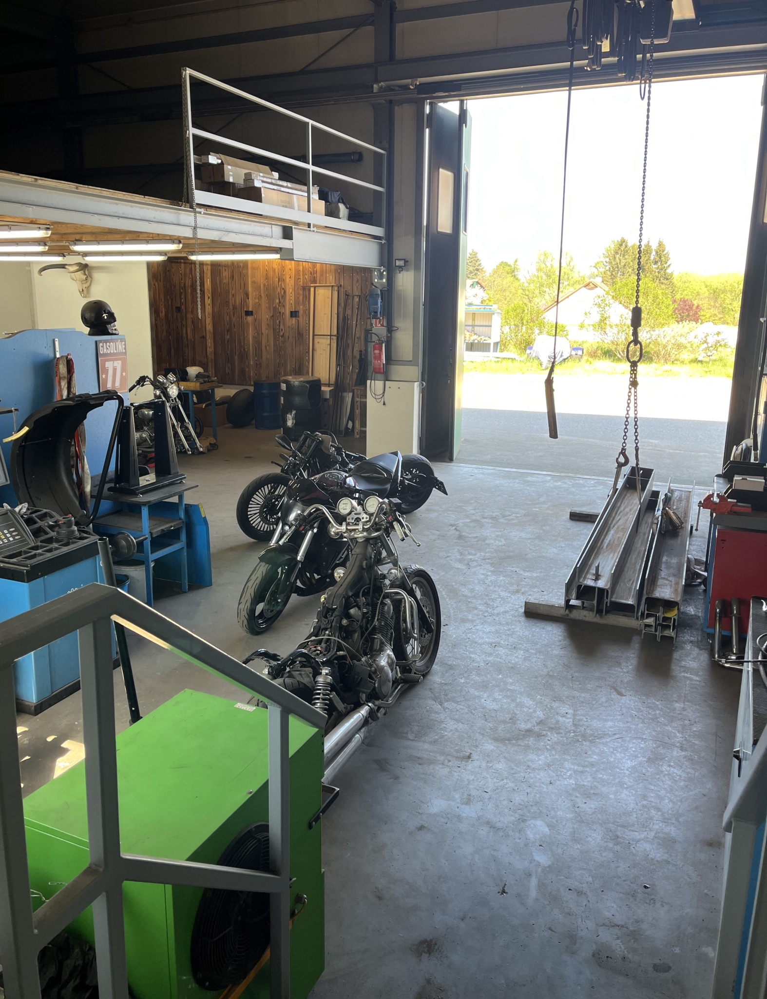 Lager,-Produktion-Werkstatt….