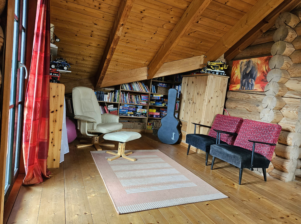 Wohnhaus-Lese,-Spieleecke