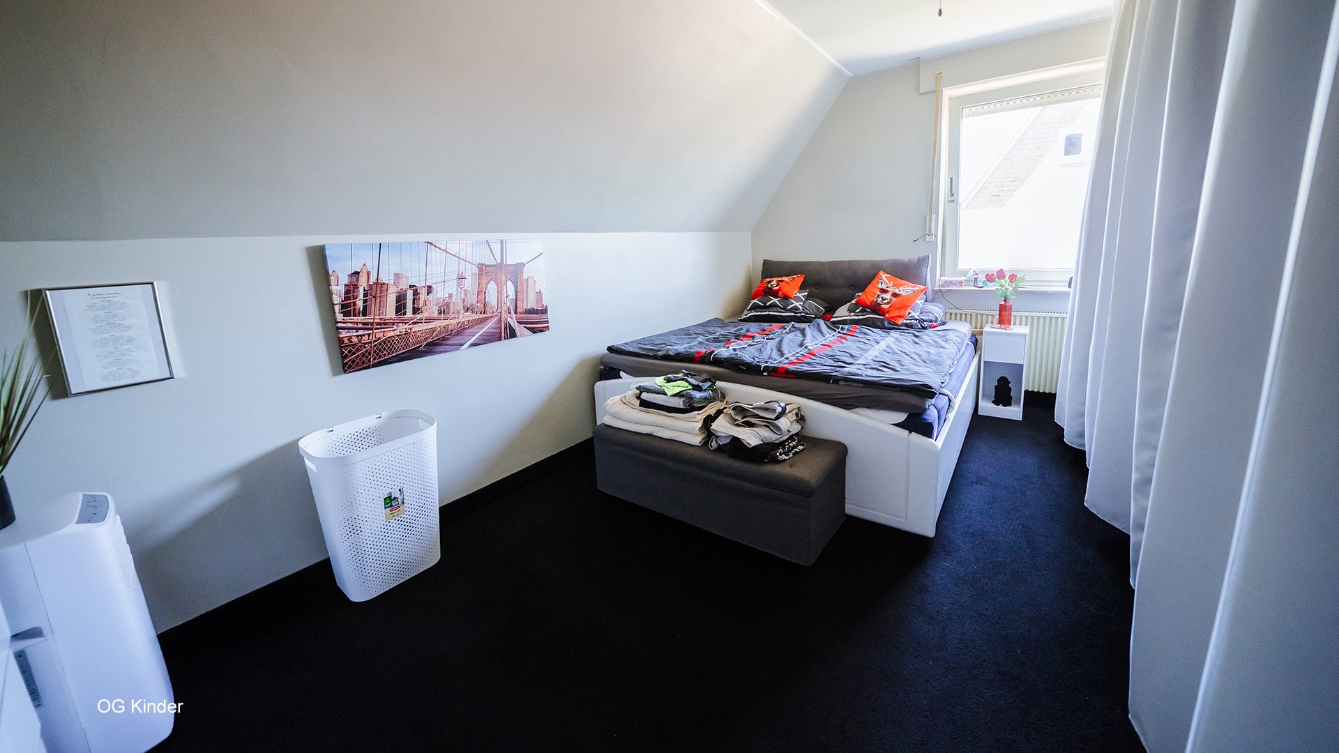 Schlafzimmer 2 OG